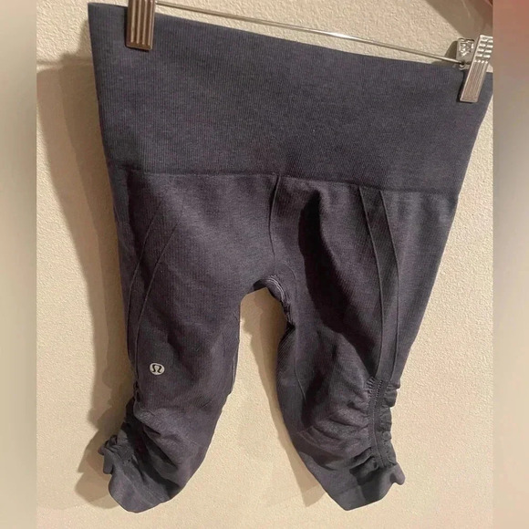 Lululemon in the flow crop II leggings size 4 - Picture 3 of 6